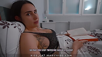 Üvey Oğlu, El Işi Ve Yan Sikişlerden Sonra Üvey Annesini Creampie Ile Şaşırtıyor