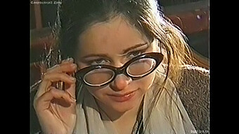 Lyubov Tihomirova ในประวัติศาสตร์สามคน (1999)