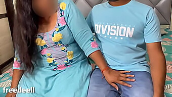 Vidéo Indienne Taboue De La Mère D'Un Ami Qui Se Fait Baiser