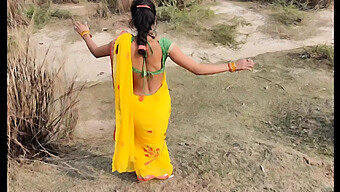 Young Indian Girl'S Outdoor Encounter In Khet: A Natural Big Ass Display In Clear Hindi Voice