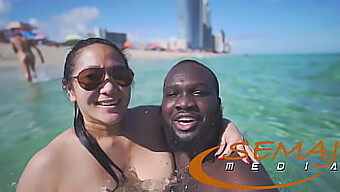 Interracial Udendørs Sjov Med En Busty Babe På Miami Beach