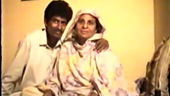 Pakistani Couple'S Intimate Homemade Retro Video