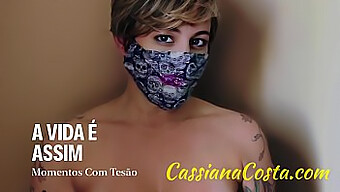 הציצים והתחת הגדולים של Milf Cassiana Costa בפעולה