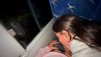 Uma Viagem De Ônibus Safada Se Transforma Em Um Encontro Bdsm Quente Para A Adolescente Cxlila