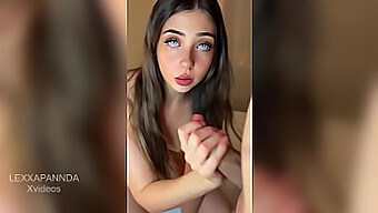 POV handjob en kontneuken met stiefzus die olie gebruikt