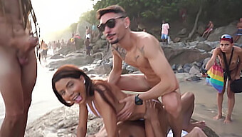 Encuentro Salvaje En Una Playa Pública De Bianca Dantas Con Múltiples Parejas