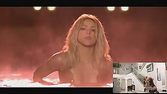 Shakira en Rihanna's hete parodie op "Can't Remember to Forget You" met hardcore neuken en grote borsten