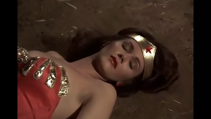 Lynda Carter i en het Wonder Woman sexscene