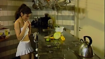 El Clásico Sexo Anal De Sibel Kekilli En La Cocina Vintage