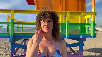 Milf En Bikini Tiene Un Encuentro Sexual Aleatorio Con Un Desconocido En La Playa. ¡no Te Pierdas Esta Experiencia Única!