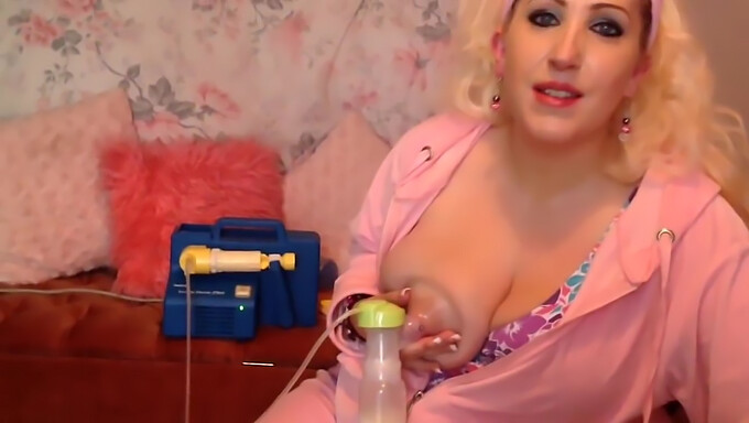 British mom demonstrates breast milk expression